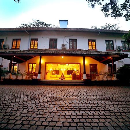 Old Lighthouse Bristow Hotel Kochi Exterior photo