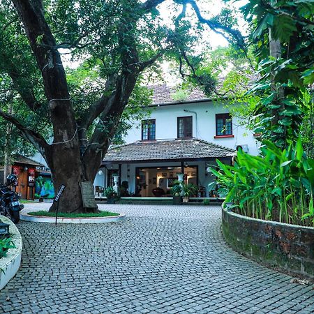 Old Lighthouse Bristow Hotel Kochi Exterior photo