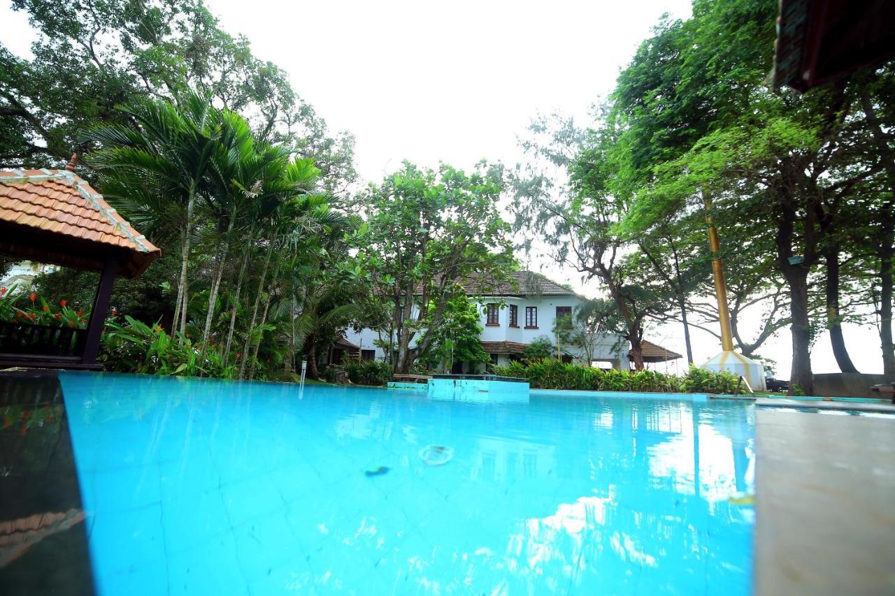 Old Lighthouse Bristow Hotel Kochi Exterior photo