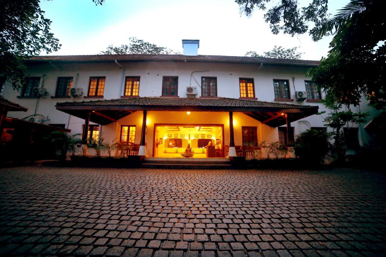 Old Lighthouse Bristow Hotel Kochi Exterior photo