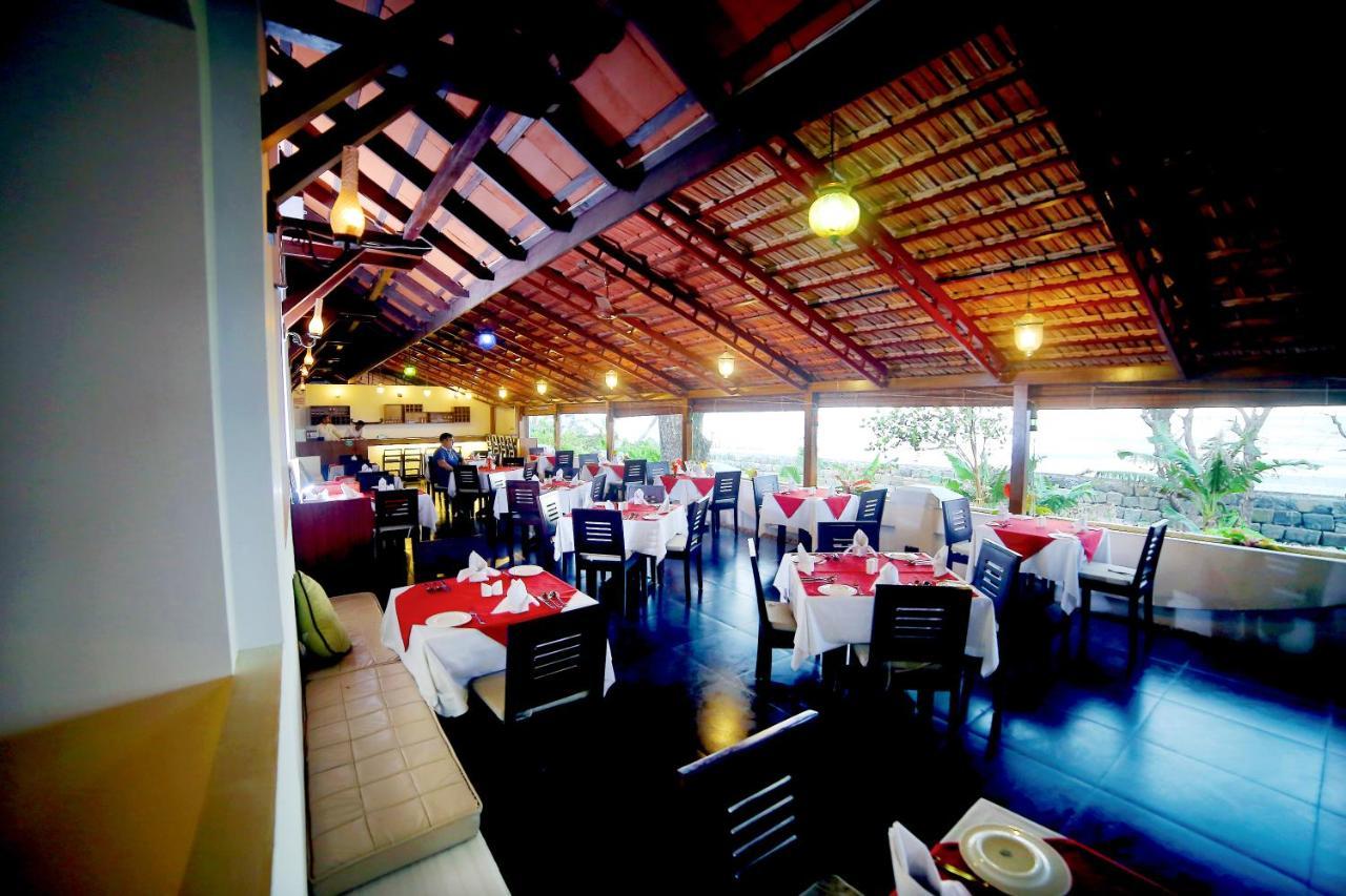 Old Lighthouse Bristow Hotel Kochi Exterior photo