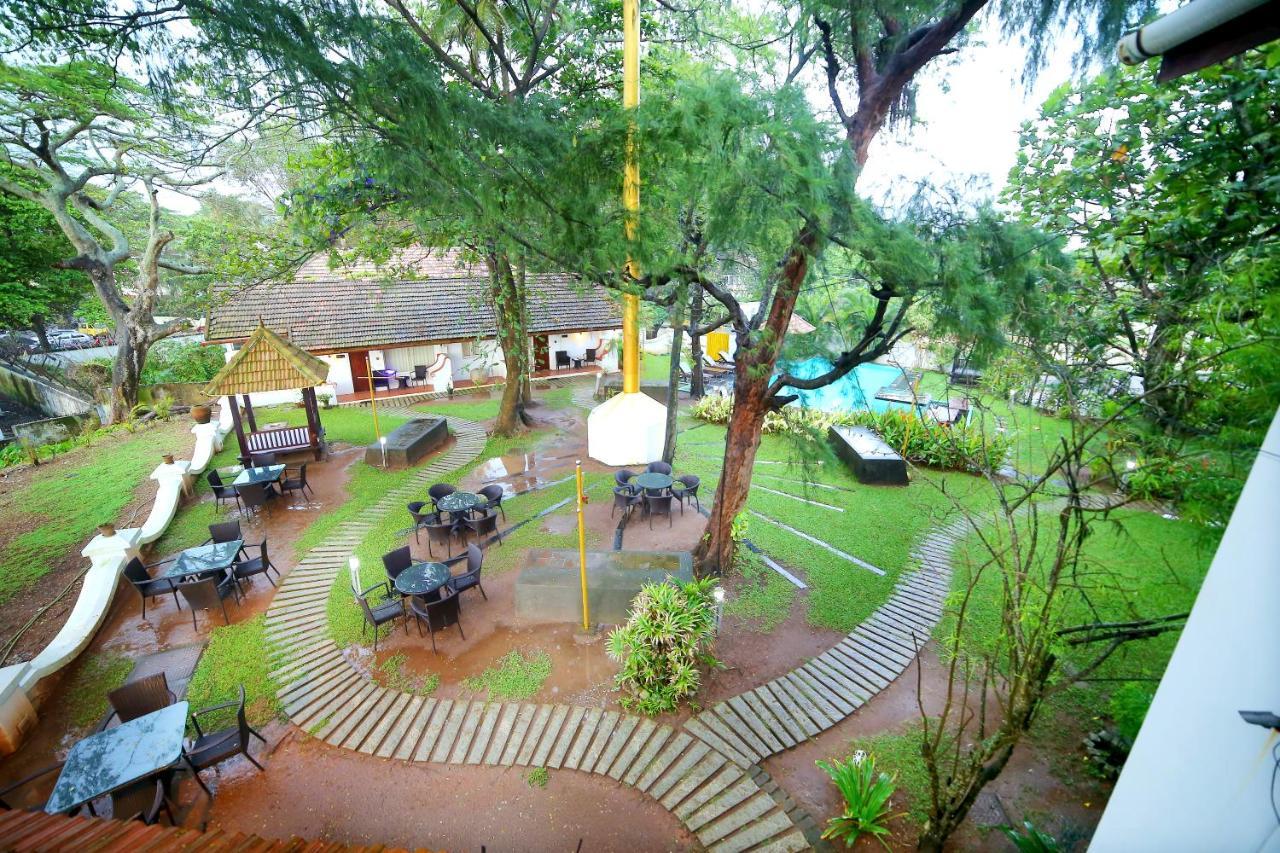 Old Lighthouse Bristow Hotel Kochi Exterior photo