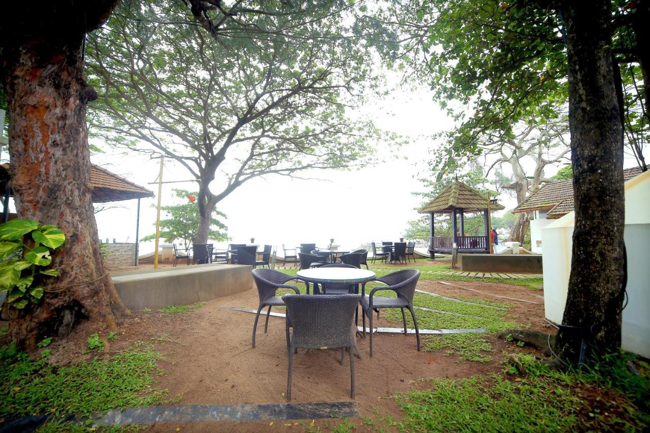 Old Lighthouse Bristow Hotel Kochi Exterior photo