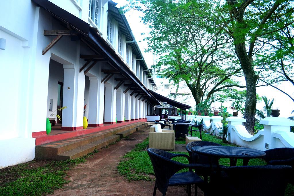 Old Lighthouse Bristow Hotel Kochi Exterior photo