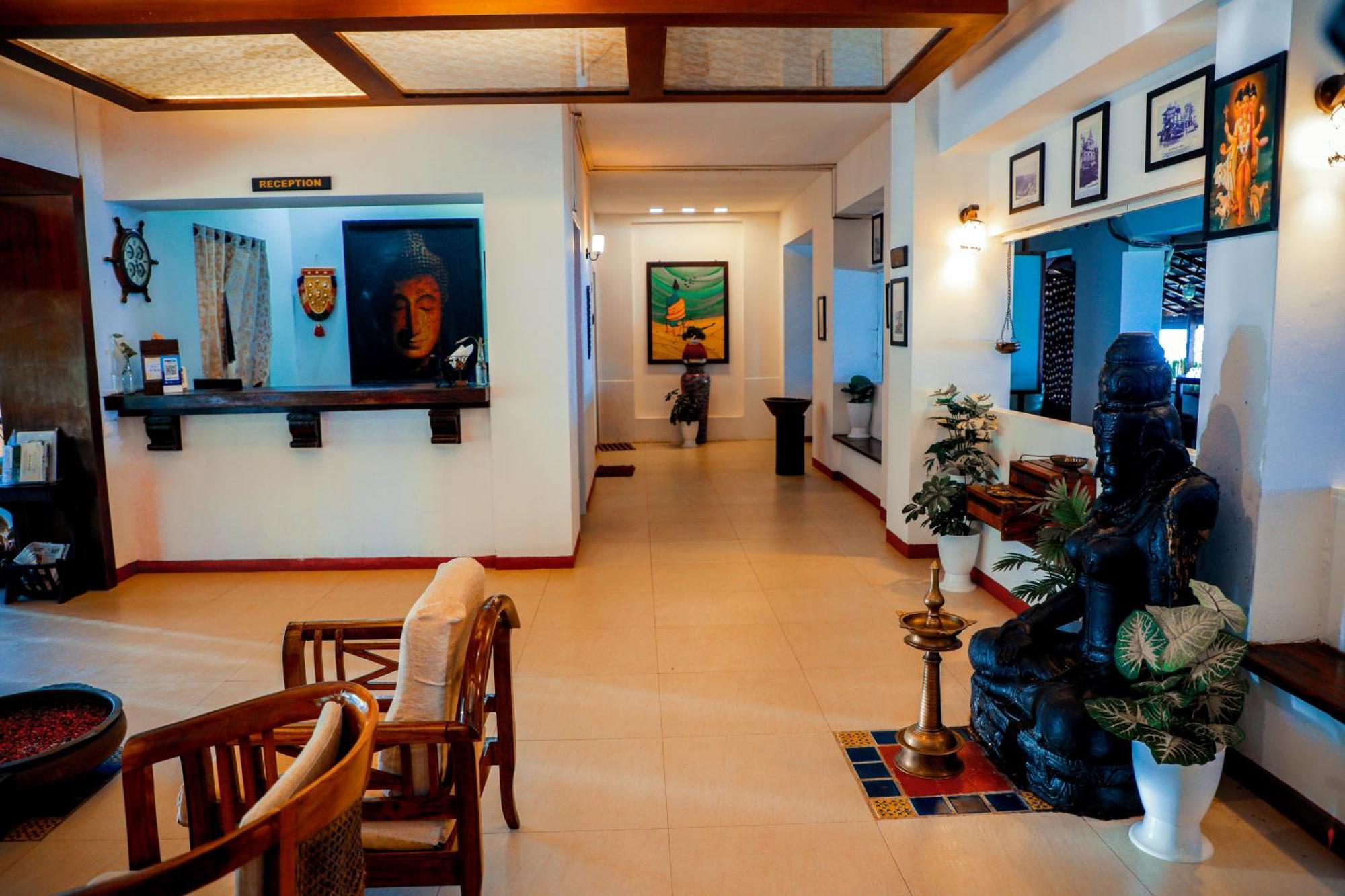 Old Lighthouse Bristow Hotel Kochi Exterior photo
