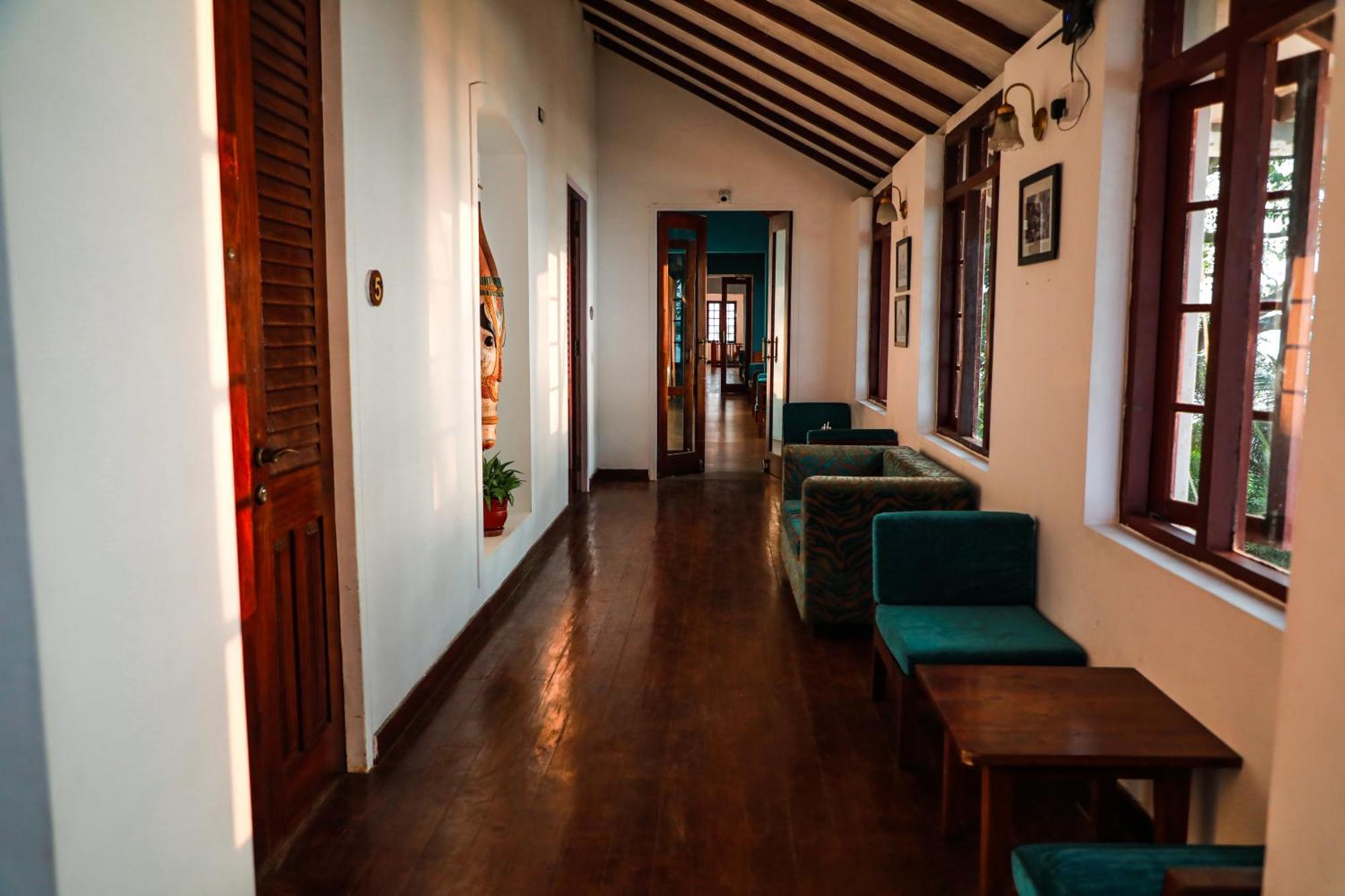Old Lighthouse Bristow Hotel Kochi Exterior photo