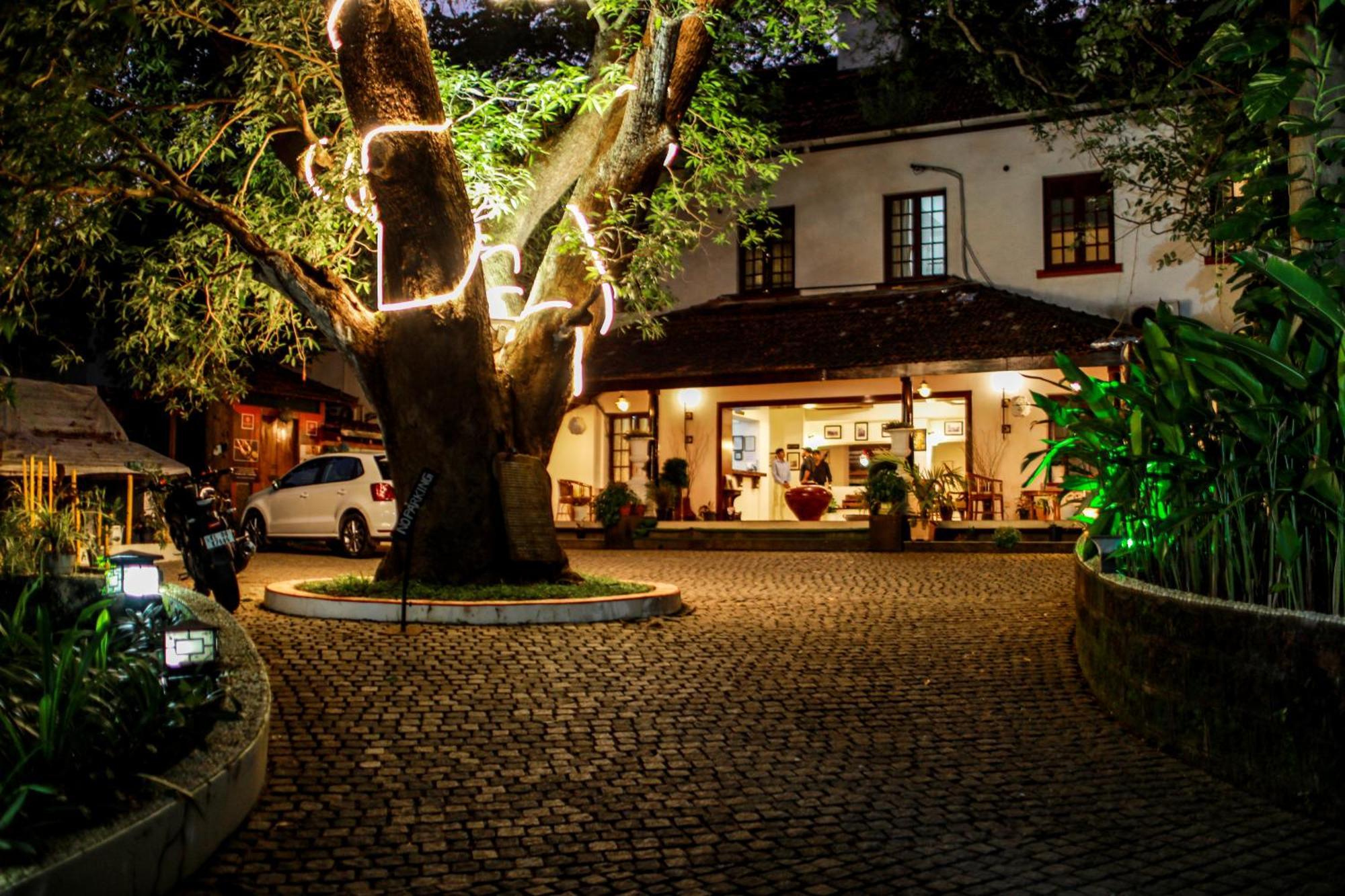 Old Lighthouse Bristow Hotel Kochi Exterior photo